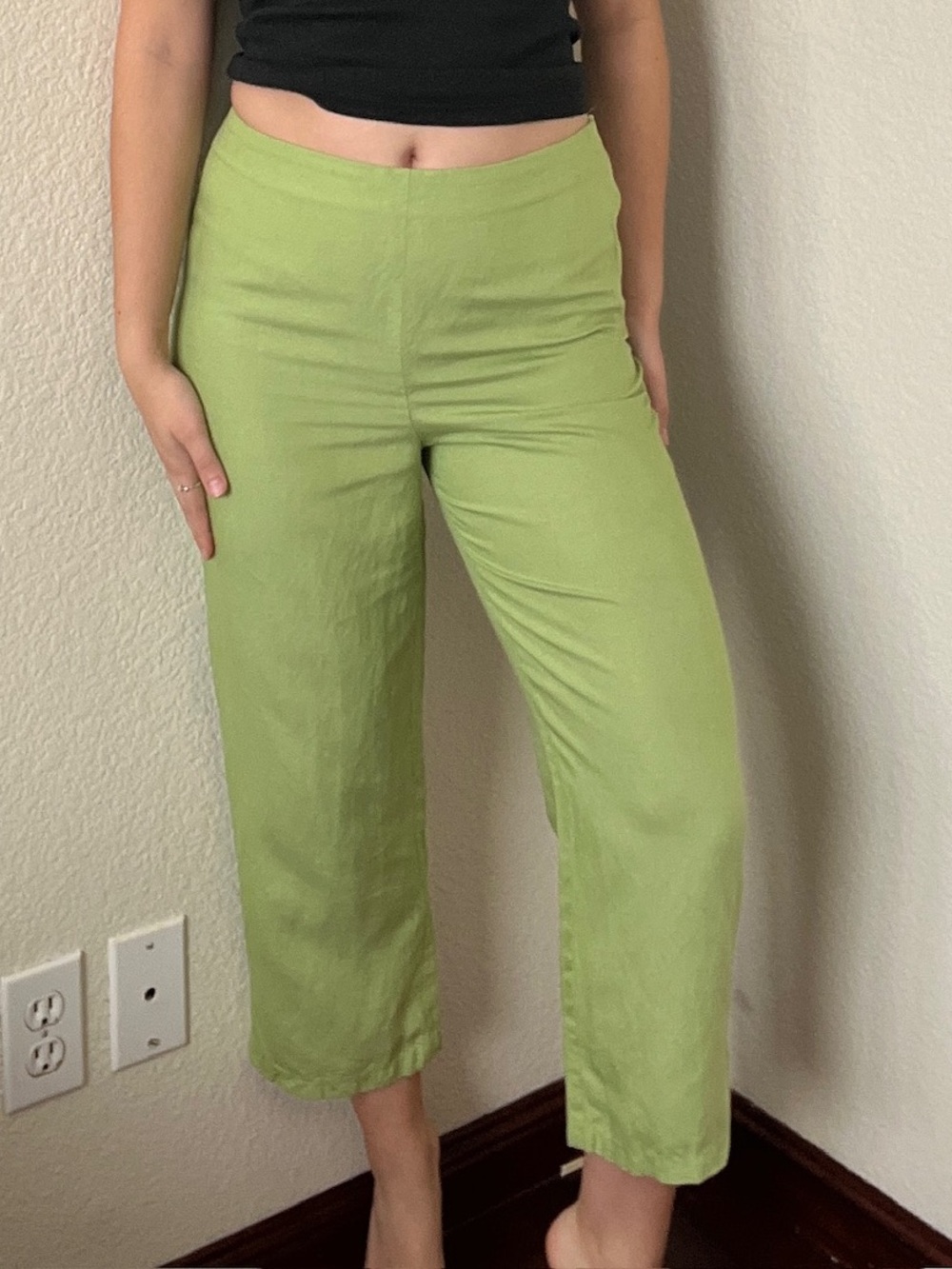Vintage Mid- Rise Linen Capri Pants in Lime Green - Women